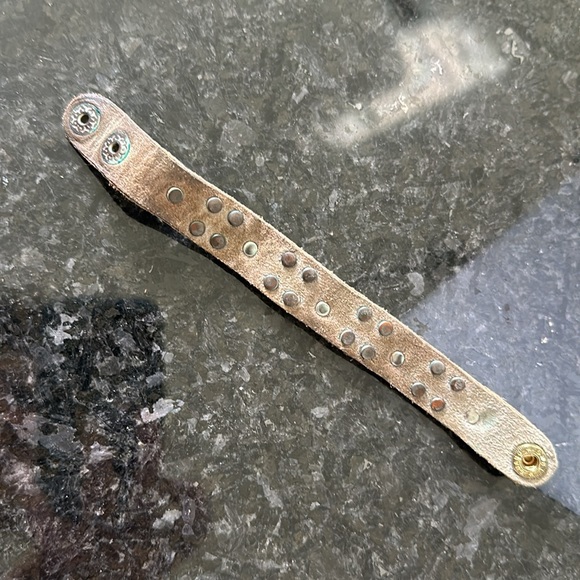 Leather snap bracelet with studs - Picture 2 of 2